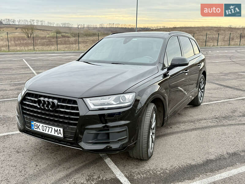 Внедорожник / Кроссовер Audi Q7 2017 в Ровно