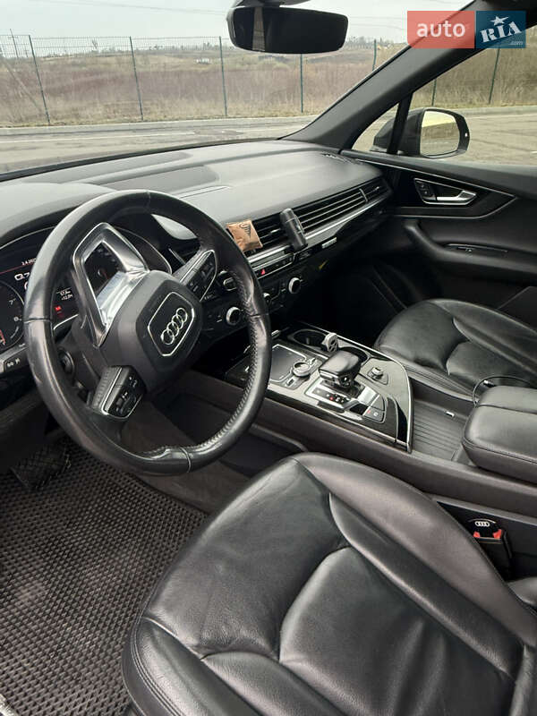 Внедорожник / Кроссовер Audi Q7 2017 в Ровно