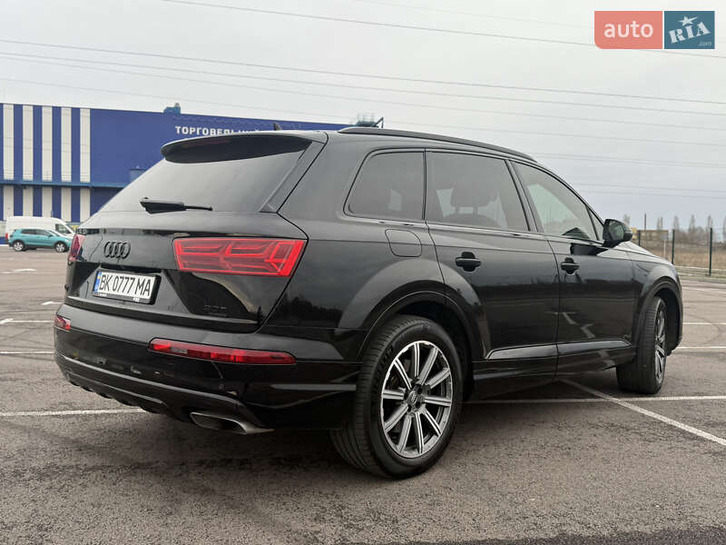 Внедорожник / Кроссовер Audi Q7 2017 в Ровно