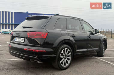 Позашляховик / Кросовер Audi Q7 2017 в 