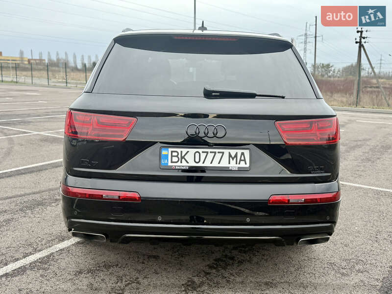 Внедорожник / Кроссовер Audi Q7 2017 в Ровно
