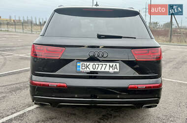 Позашляховик / Кросовер Audi Q7 2017 в 