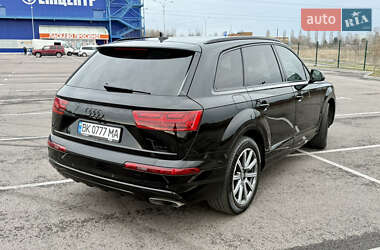 Позашляховик / Кросовер Audi Q7 2017 в 