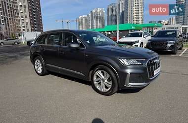Внедорожник / Кроссовер Audi Q7 2020 в 