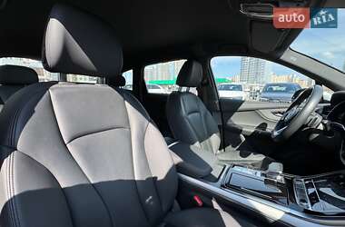 Внедорожник / Кроссовер Audi Q7 2020 в 
