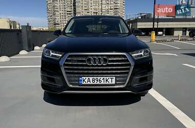 Позашляховик / Кросовер Audi Q7 2017 в 
