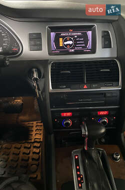 Позашляховик / Кросовер Audi Q7 2013 в 