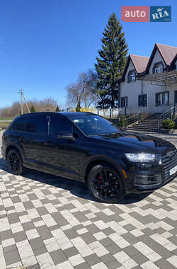 Позашляховик / Кросовер Audi Q7 2016 в 