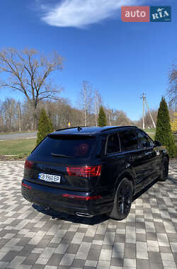 Позашляховик / Кросовер Audi Q7 2016 в 