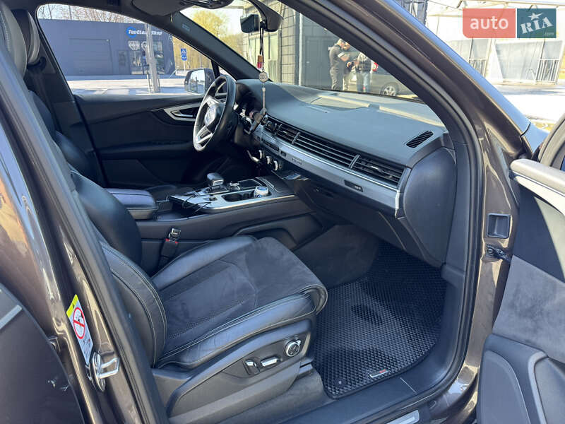 Внедорожник / Кроссовер Audi Q7 2018 в Звягеле