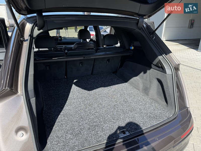 Внедорожник / Кроссовер Audi Q7 2018 в Звягеле