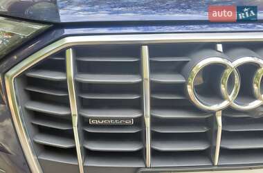 Позашляховик / Кросовер Audi Q7 2022 в 