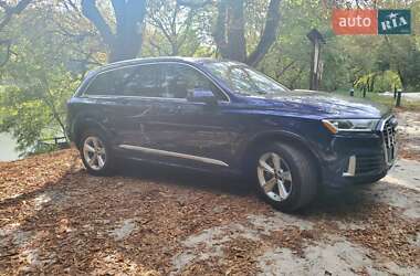 Позашляховик / Кросовер Audi Q7 2022 в 