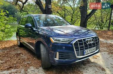 Позашляховик / Кросовер Audi Q7 2022 в 