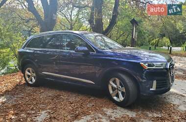 Позашляховик / Кросовер Audi Q7 2022 в 