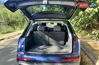 Позашляховик / Кросовер Audi Q7 2022 в 