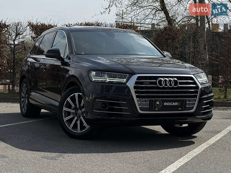 Позашляховик / Кросовер Audi Q7 2018 в 