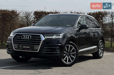 Позашляховик / Кросовер Audi Q7 2018 в 