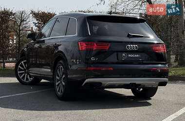 Позашляховик / Кросовер Audi Q7 2018 в 