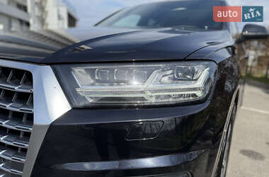Позашляховик / Кросовер Audi Q7 2018 в 