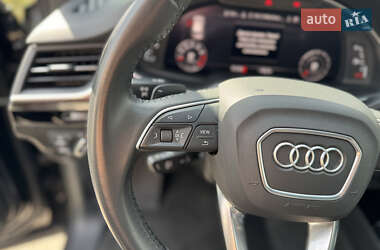 Позашляховик / Кросовер Audi Q7 2018 в 
