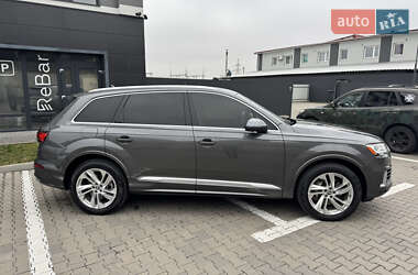 Позашляховик / Кросовер Audi Q7 2019 в 