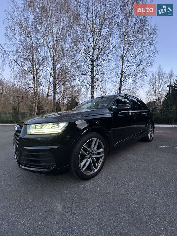 Внедорожник / Кроссовер Audi Q7 2018 в 