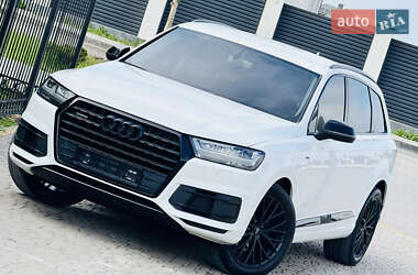 Внедорожник / Кроссовер Audi Q7 2016 в 