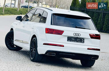 Внедорожник / Кроссовер Audi Q7 2016 в 