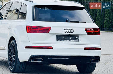 Внедорожник / Кроссовер Audi Q7 2016 в 