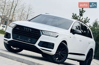 Внедорожник / Кроссовер Audi Q7 2016 в 
