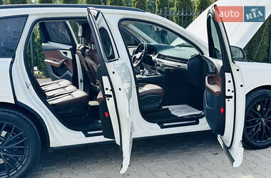 Внедорожник / Кроссовер Audi Q7 2016 в 