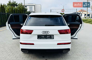 Внедорожник / Кроссовер Audi Q7 2016 в 