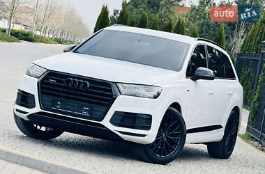 Внедорожник / Кроссовер Audi Q7 2016 в 