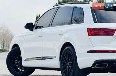 Внедорожник / Кроссовер Audi Q7 2016 в 
