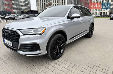 Позашляховик / Кросовер Audi Q7 2021 в 