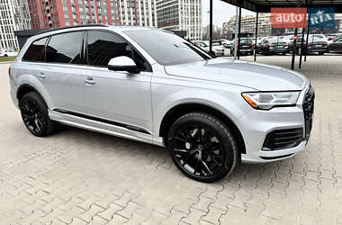 Позашляховик / Кросовер Audi Q7 2021 в 