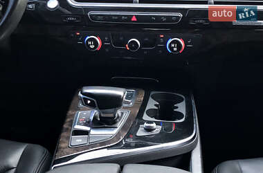 Внедорожник / Кроссовер Audi Q7 2017 в 