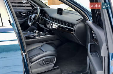 Внедорожник / Кроссовер Audi Q7 2017 в 