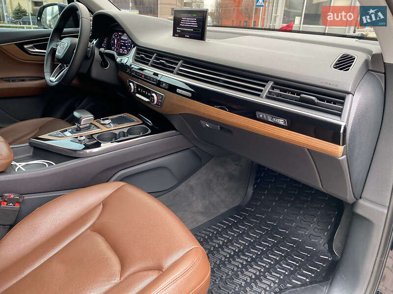 Внедорожник / Кроссовер Audi Q7 2017 в Киеве