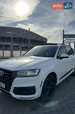 Внедорожник / Кроссовер Audi Q7 2018 в 