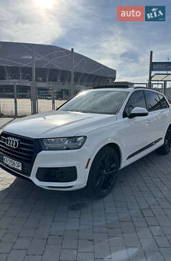 Внедорожник / Кроссовер Audi Q7 2018 в 