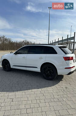 Внедорожник / Кроссовер Audi Q7 2018 в 