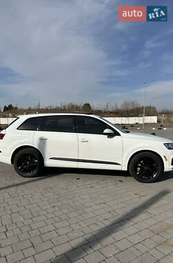 Внедорожник / Кроссовер Audi Q7 2018 в 