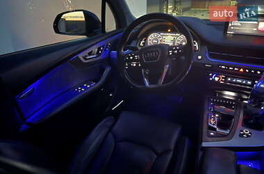 Позашляховик / Кросовер Audi Q7 2019 в 