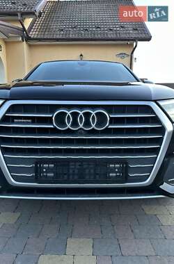 Внедорожник / Кроссовер Audi Q7 2016 в 