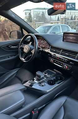 Внедорожник / Кроссовер Audi Q7 2016 в 