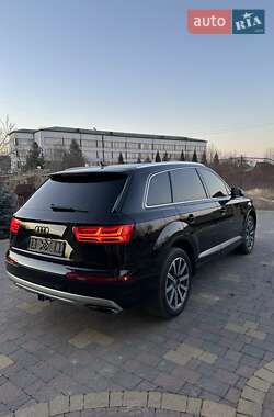 Внедорожник / Кроссовер Audi Q7 2016 в 