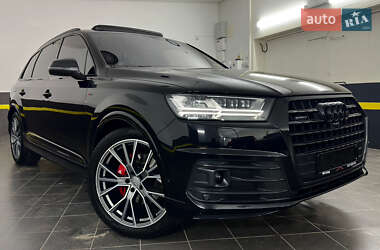Внедорожник / Кроссовер Audi Q7 2017 в 