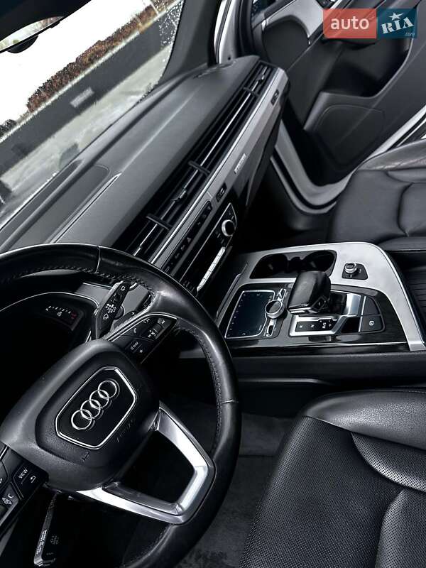 Внедорожник / Кроссовер Audi Q7 2016 в Брошневе-Осаде